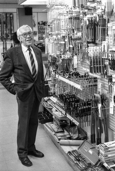 Albin Carlssons Järnhandel
Storgatan / Kyrkogårdsgatan
ägare Stig Brogren