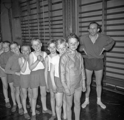 Folkskolan
Ledare: Evert Jonsson

Dok.110221/KG