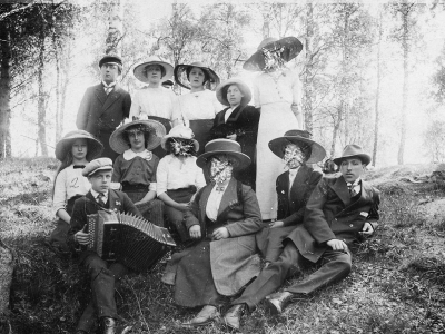 Folke Haller,  Berta Pettersson,  Ellen Boberg ( Haller ),  Ivar Bornholm,  Gerda Lindblom,  Gerda Fransson, och  Elsa Främberg.     