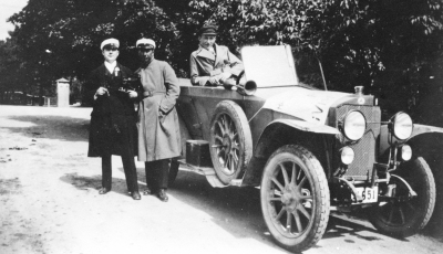 Trafikbil i Vimmerby.  Från vänster 1) Thor Wretling Fotograf 2)  H. Dahlin Elektriker 3) Einar Fransson Trafikchaufför.   