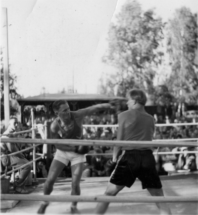 Folkets Park, sommaren 1943?. Till vänster Verner Sörensen VBK, mot "Vildkatten" Sture Fröberg, DIF.