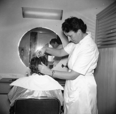 Lisa Johansson damfrisörska

Dok.100603/KG