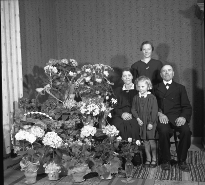 Herman Karlsson med familj 
- Ludvigsborg senare Venholm -
Troligen fyra generationer
