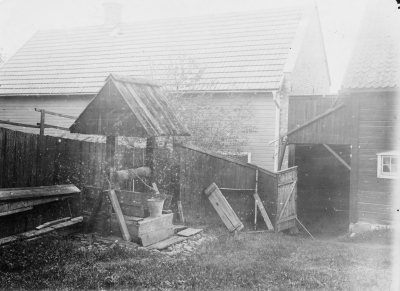 Gårdsinteriör Oscar II.s gata ( Storgatan) 17, V. Kv. 10, Tjädern 2.   T.E.			