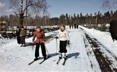 Skidflickor med påskris

090331/KG