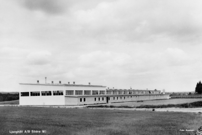 Ljunghäll AB Södra Vi 1962. Press- och kokillgjutning av aluminium- och zinklegeringar. Formsprutning av plast, metallicerade plastemblem och skyltar. RIO - tamburhyllor ELLO - sopnedkastluckor HORN - oljebrännare. Stolunderdelar för möbelindustrin. Okänd