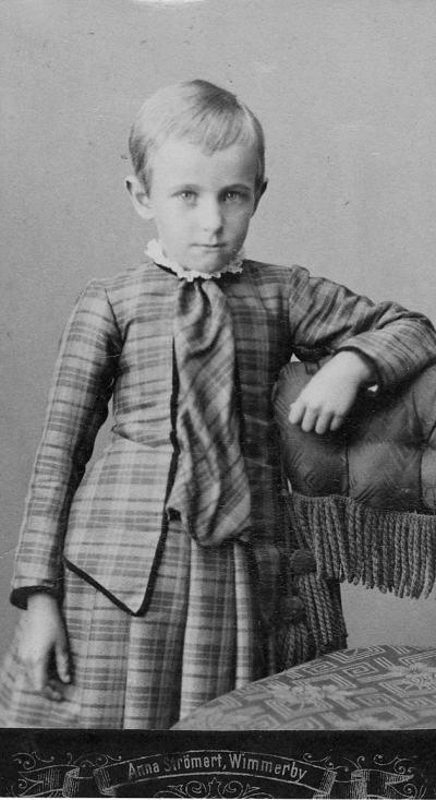 Änkefru Lind ....
svårläst text på baksidan

Wistand 