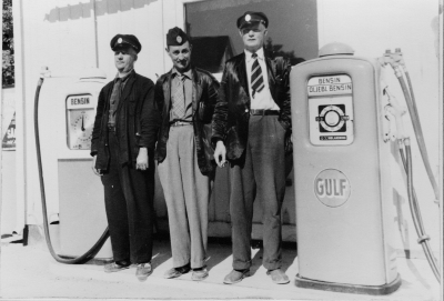 Olof Flender, Erik "Maja" Karlsson och  Erik Liljeblad, Taxichaufförer i Vimmerby.     