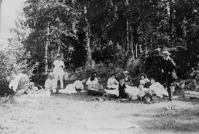 Knabbarp,  Middag i det gröna påskdagen 1911.          