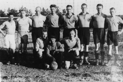 A.B. Beijers Korplag .   Stående från vänster.  1. Fredrik Lindgren ?  2.  Alvar Liljegren, Gjutare  3. Sven Liljeblad, Metallarbetare  4. Algot Liljegren, Smed  5. Sture Beijer, Svarvare  6. Ingmar Karlsson, Järnhyvlare  7. Viking Liljegren, Smed  8. Valter Wideén, Rörmokare  Raden längst fram:  9. Hilding Nilsson, Smed  10.  Alf Forsberg, Bilmekaniker  11.  Elon Waern, Metallarbetare        .