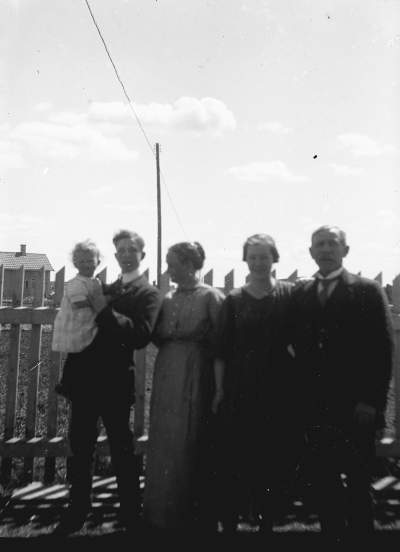 Yngve Anderssons egen  dokumentation: John Andersson, typograf Stockholm, barnet ev. Lena Andersson, Agnes Andersson, Linnea Vettermark och Emil Andersson
