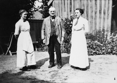 H.W. Andersson med döttrar