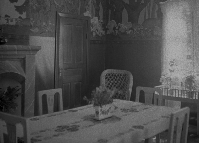 Barnhemmet, Krön
"Meddelande
På förekommen anledning får jag härmed bedja de lantbrukare, som på hösten 1927 skänkte en del timmerstockar för uppförande av barnhemsbyggnaden i Vennebjörke, vända sig till mig före den 15 april för utfående av den ersättning, vartill de kunna anse sig vara berättigade. Då jag ej vet om barnhemmets verksamhet kommer att fortsätta efter detta års utgång, vill jag hava klarhet i denna sak. Vimmerby den 21 mars 1940. Mimmi Ingeström"
Vimmerby Tidning 20/3 1940



Dok.080214/RS