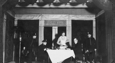 Tre förälskade poliskonstaplar" spelades 1931, som förspel till "Allida - Isabella", till förmån för Vimmerby Idrottsförening. Nisse Ståhl,  Ernst Holst,  Ture Grönkvist,  E.V. Sandström och  John Eriksson.      