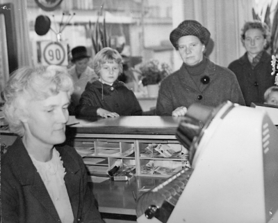 2. Gulli Kask 4. Fru Elsie Leufstedt.      