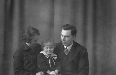 Familjen Eric och Anna  "Berget" Holst



Dok.080612/RS