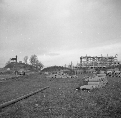 Folkhögskolan under byggnation

Dok.110530/KG
