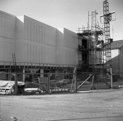 Rönnbärsgatan och Malmen
Kvalitetsmöbler byggs
Kvalitetsmöbler invigdes oktober 1973 

Dok.110217/KG

Sandrahuset från Rönnbärsgatan. T.E.
