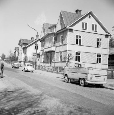 Drottninggatan 28 och 26. Revs juli 1971. ( Från vänster Villevi och kyrkoherde Nybergs).