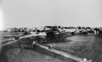 Järnvägsområdet. Spångenäsbanan till höger. Östra Centralbanan till vänster. 