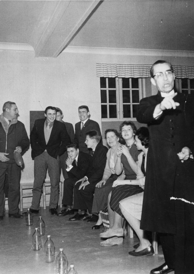 1 Alvar Nilsson, Gunnekulla. 2. ? 3. ? 4. ?  5. Clarence Dahlström 6.?  7. Dagmar Nilsson 8. Ann-Brith Nilsson  9.  Kyrkoherde Axel Lundgren  Blackstad sedan Frödinge flyttade till Uppsala 1967 nu i Socknen ( 1975 ).  