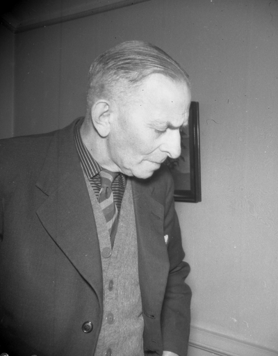 Max Hofher " Trollerikonstnär "

Dok.110615/KG