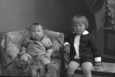 Hjalmar Hallgren  (gossar)



Dok.080619/RS