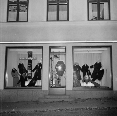 Hammarlunds klädaffär vid Storgatan

Dok.100601/KG