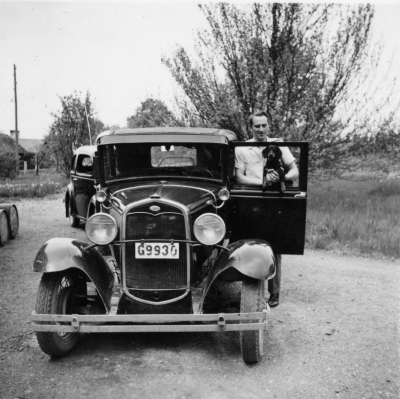 Gösta Nicander, bilen en Ford.