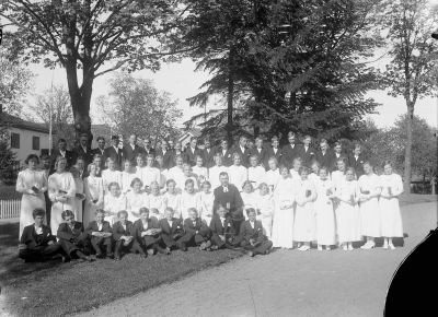 Kyrkoherde Anders André med konfirmander