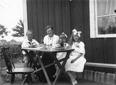 Alma Stjärnqvist  f  Lindberg  barnen Nils Edit Birgit               U.F.