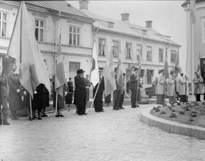 I väntan på kung Gustav VI Adolf.  