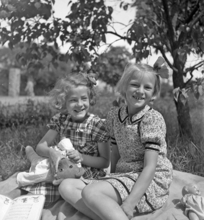 Oscar Grönbäcks familj

Dok.111028/KG