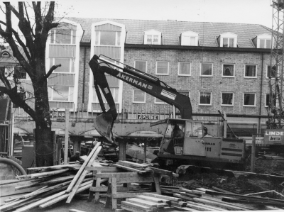 Norrtullsgatan, Stadshotellet bygger till, i bakgrunden Gullbergs hus. 