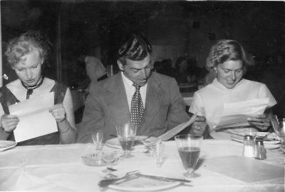 Fr. v. 1   2 Lindgren  3       Livsmedels avdelning jubileum, Storebro Herrgård. 1 Marianne Lindgren  2. Sven Lindgaren.     