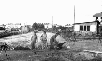 Storgatan bygges vid Vimarhem 1950-talet Fr.v. 1 "Lillkak" Lundberg, 2 Thörn, 3 Martin Pettersson. 