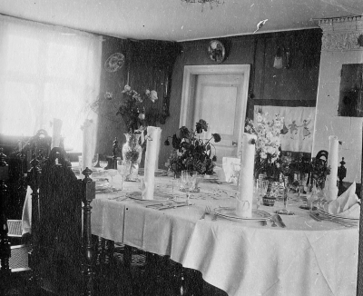 Förlovningsmiddag

Dok.090626/SJ