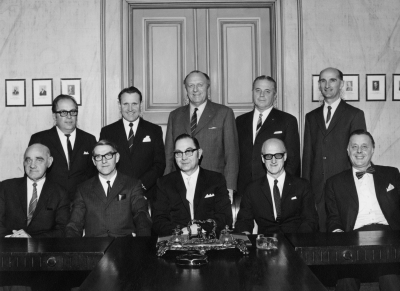 Drätselkammaren 1968 - 1970
Sittande från vänster:
Stadsingenjör Håkan Andersson
Per Möller ( S ) 
Harry Karlsson ( C )
Bengt Hultquist ( M )
Stadsdirektör Björn Lindbärg
Stående från vänster:
Ekonomichef Curt Skännestig
Tage Gustafsson ( S )
Erik Paulsen ( M )
Ingmar Karlsson ( C )
Rune Hultqvist ( S )


