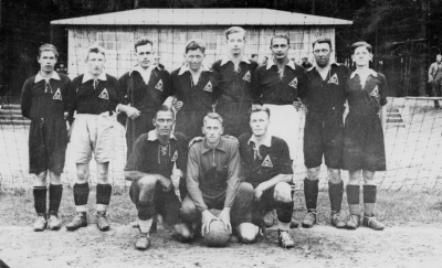 Stående längst till vänster 1. Per Uhrström  2. Göte Lunden, 3. Erik Wideén, Charkuterist  4. Gösta Norden  Charkuterist  5. Dayton Karlsson. Polis ( nytt namn )  6. Pelle Waern  7. Olle Olsson, Charkuterist  8. Sture Frössberg, Bagare Vimmerby  9. Gösta Waern, Konditor  10. Gunnar Hultenheim, Konditor  11. Knut Karlsson, Charkuterist  