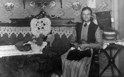 Göranssons Vinninge

" Familjen Törnqvist tillönskas en god jul & gått nytt år af Elof o Anna
jag önskar eder en glad afton "