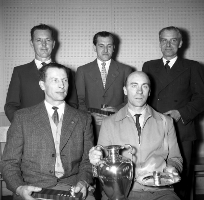 Brandkårstävling
Stående:  Arne Danielsson,  ? Lundberg, Arne Nilsson
Sittande: " Shell " , Harry  " Pysse " Svensson

Dok.110518/KG