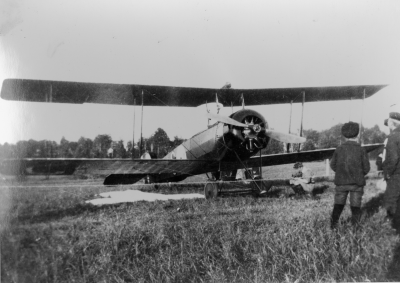 Kapten Saunders passagerareflygning vid Åkebo.   