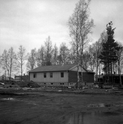 Henry Halén rektor på folkhögskolan
Bostaden på Jägaregatan 14 Konvaljen 9

Dok.110615/KG