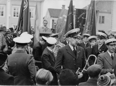 1:a maj i Vimmerby. 1 Tore Lundgren, Drätsel Kamarens ordförande    2  Valfrid Karlsson, arbetsförman  3 Holger Jansson, elektiker  4 Karl Sundlöv  5?, 6?,  7?,  8?,  9 Nils Ståhl, Storebro  10 Kalle Ståhl  