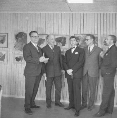 Konstutställning
Fr.v
1. Olof (Olle) Jarneryd, Älvsjö, född i V-by
2. Bengt O. Hennius, V-by
3. Anders Lindgren,   V-by
4. Eugen Kask,           V-by
5. Erik Reimhult, Hjortenbaden, Västervik