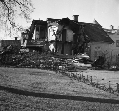Stadsbiblioteket rivs 
Rektorsgården byggdes 1826, revs 1973.

Dok.110224/KG