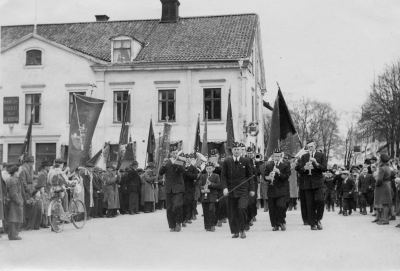 Första maj arbetarkommun. 