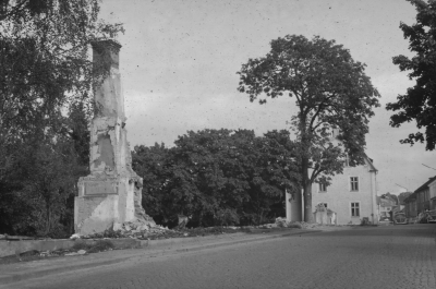 Sevedegatan 
Gatubild rivningstomt till vänster

090331/KG