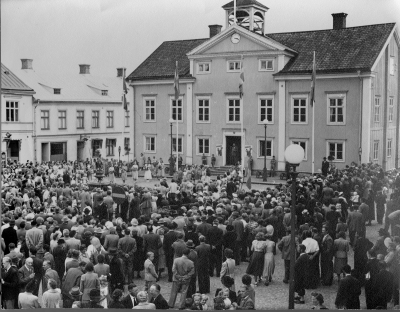 1950-talet Kommunalborgmästare L.V. Lindén talar vid 6 juni.   T.E