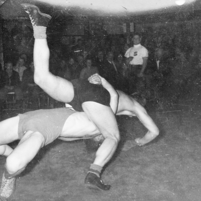 Allan Gustafssons egen dokumentation: " Arne Gustafsson - slår Lennart Ax, Mjölby, nacksving 4,30, år 1956."